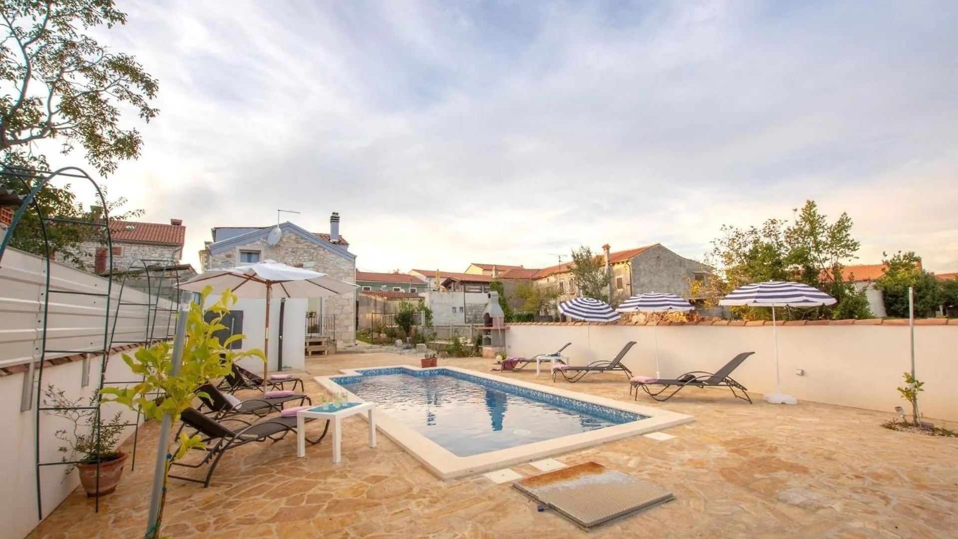 Ferienhaus Mit Privatpool Fuer 6 Personen Ca 140 Qm In Marcana, Istrien Suedkueste Von Istrien 0*,  Kroatien