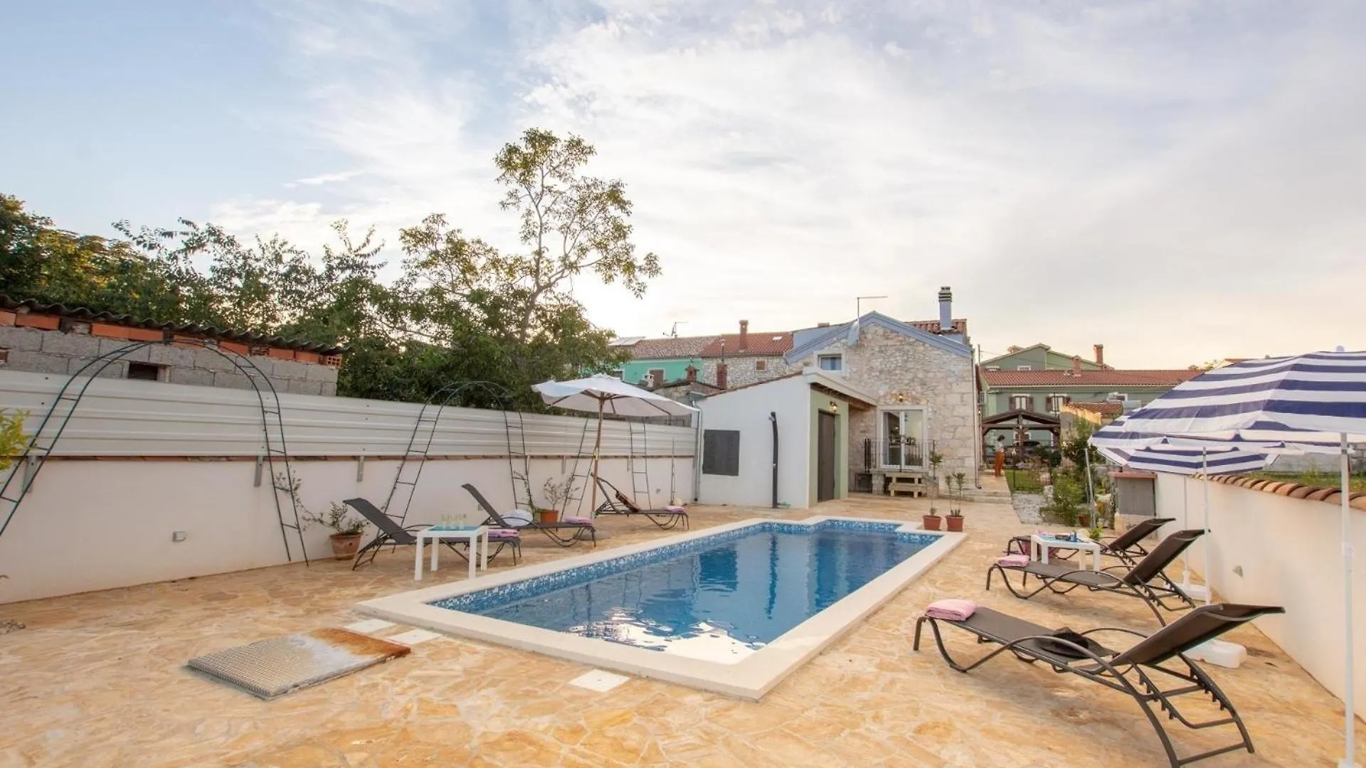 Ferienhaus Mit Privatpool Fuer 6 Personen Ca 140 Qm In Marcana, Istrien Suedkueste Von Istrien Holiday home Marcana