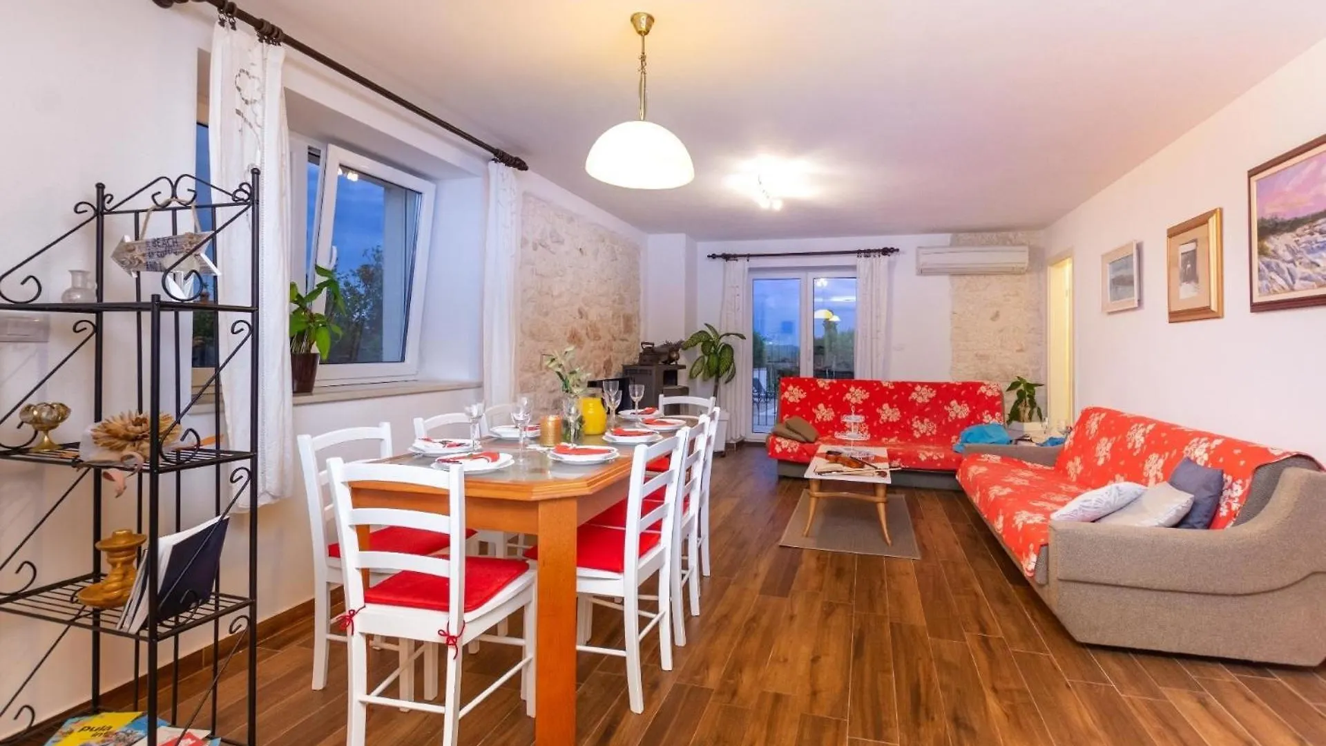 Ferienhaus Mit Privatpool Fuer 6 Personen Ca 140 Qm In Marcana, Istrien Suedkueste Von Istrien Holiday home